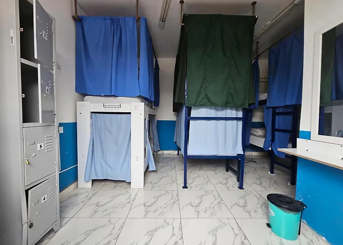 Nomads Hostel Multicultural & Coworking